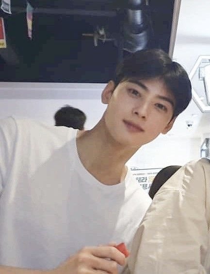 MsSallygirl_'s tweet photo. Like imagine saying something dumb and he just tilts his head like this and smiles softly?
Biggest sighhhhh of my lifeee ๐๐ฅน๐ซ
His girl is going to be the luckiestttttttttt ๐ญ
#์ฐจ์์ฐ #ChaEunWoo #LeeDongMin #BoyfriendCoded https://t.co/s9r3WSezhg
