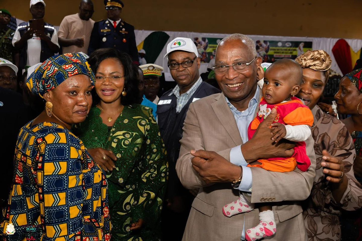 PMGUINEE17's tweet image. À Kankan, le Gouvernement a lancé avec ses partenaires le Grand Rattrapage Vaccinal. Près de 950 000 enfants sont ciblés à travers le pays. Aucun enfant ne doit être laissé sans protection. La santé publique est un devoir d’État. 

#EnsemblePourLaGuinée🇬🇳
#Vaccination