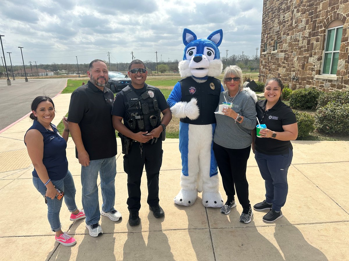 ConnallyMedical's tweet photo. CMMC Pediatrics was proud to provide first aid support during the Spring Break Fun Camp at the Floresville Event Center. Thank you to the organizers for having us and for putting together such a great event for local families. 🤸‍♂️🙂
Our CMMC Pediatrics team is always here to help keep the kids in our community healthy and safe. To schedule an appointment, call 830-393-1400. 💚🌈