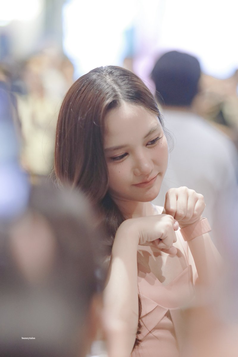 𝐛𝐮𝐧𝐧𝐲𝐭𝐚𝐥𝐞𝐬 tweet media