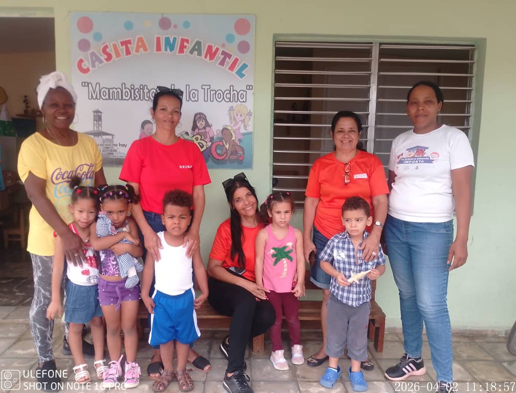 Cómo parte de la campaña Dibujando Sonrisas, la Sucursal #SEISA Ciego de Ávila, visitó la Casita Infantil "Mambisitos de la Trocha". Llevaron una contribución de juguetes, útiles escolares, materiales de oficina e insumos de limpieza. 
#SEISA #GELECT DibujandoSonrisas #OPJM #UJC