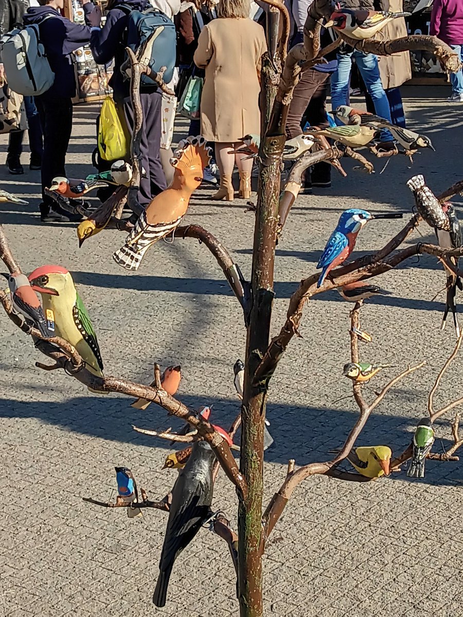 JanaSusicka's tweet photo. Trochu toho Velikonočního mumraje na dnešním náměstí Míru.🐣🥚 https://t.co/EYSFfdQvaq