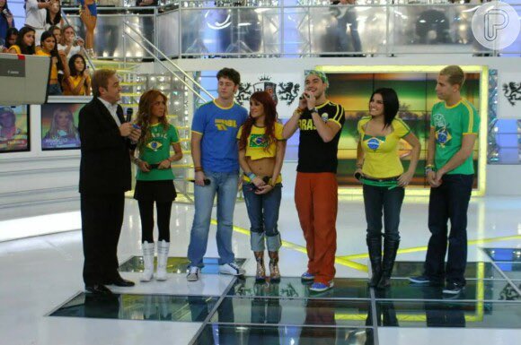 Rbd no Rio de Janeiro em 2006, a passagem deles por aqui  no Brasil rendeu encontro com o Gugu, DVD, e infelizmente até uma tragedia no extra em SP.