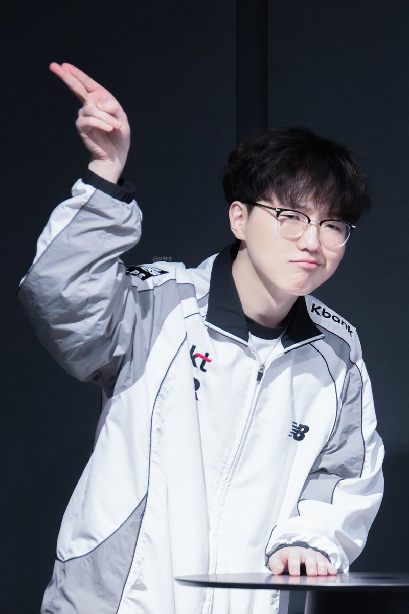 Berzz_pic's tweet image. 260401 2026 LCK 1R (vs T1)

이게 스타성이지

#PerfecT #퍼펙트 #이승민