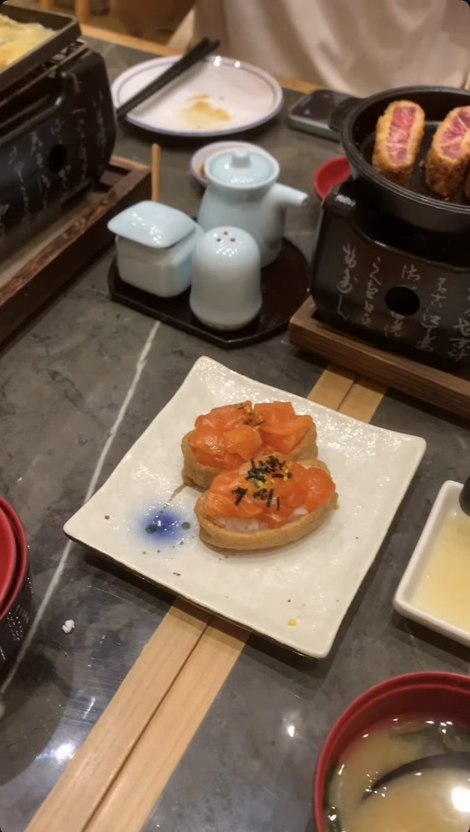 Regal°Van tweet media