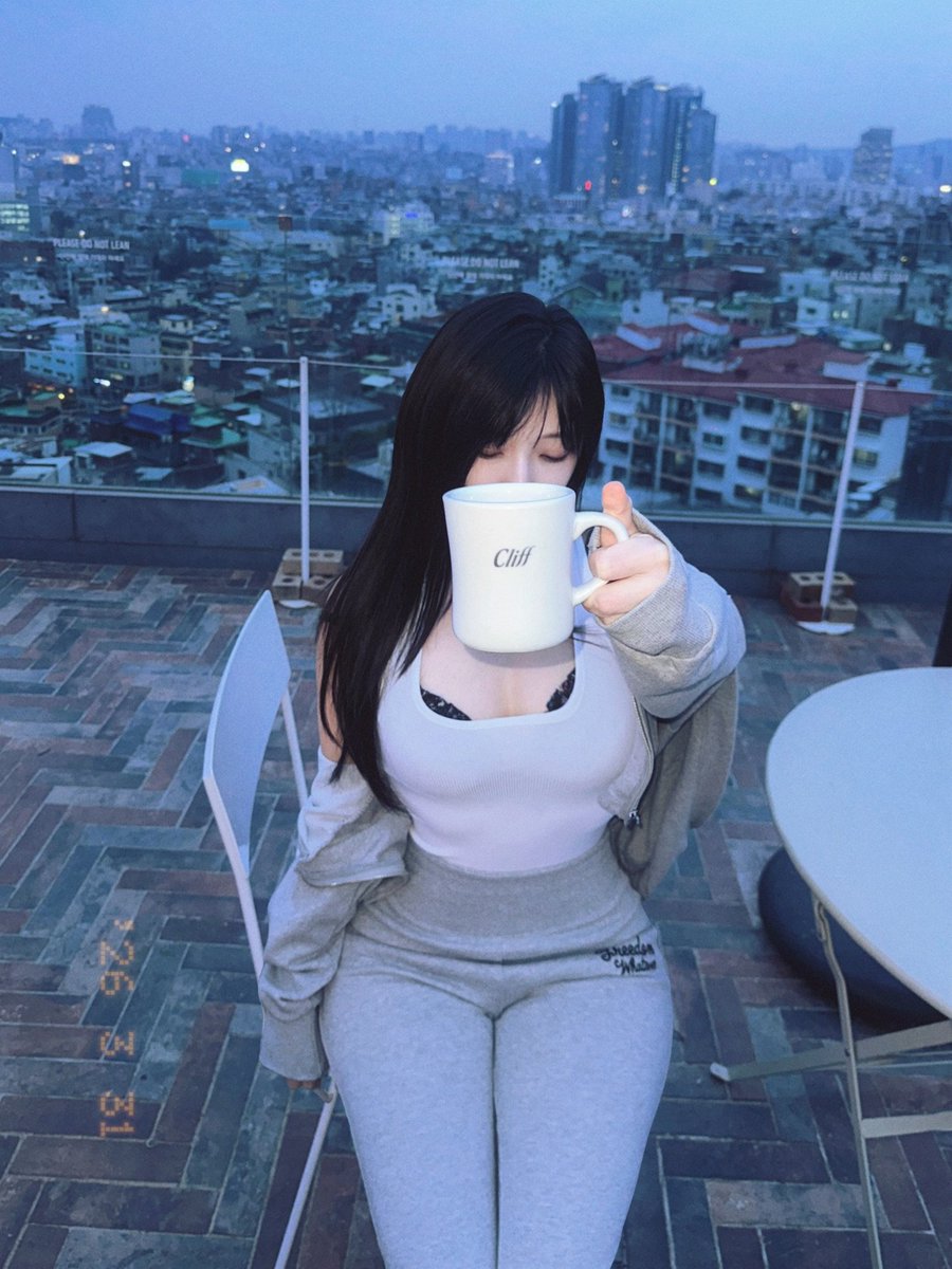 _matemate__'s tweet photo. 🌸🩶
 #몸매 #가슴   #ootd https://t.co/YWM6Qh55za