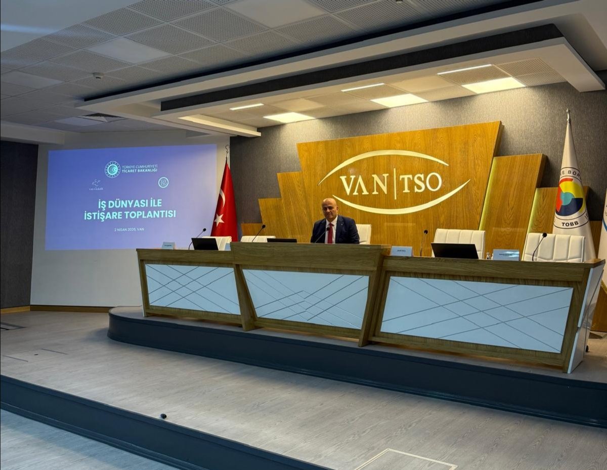 CinarbayA's tweet photo. VAN

İlimize teşrif eden Ticaret bakanımız sn: @ozgurbolat bey ile
yönetim kurulu Bşk
Sn Ali ihsan ÇINARBAY
bir araya gelerek
Çaldıran Çilli sınır kapısının hayata geçirilmesi için talepte bulundular. 
@Akparti
@valiozanbalci75
@gumrukveticaret @abuyukgumus
@RTErdogan https://t.co/GLUPk1AOgV