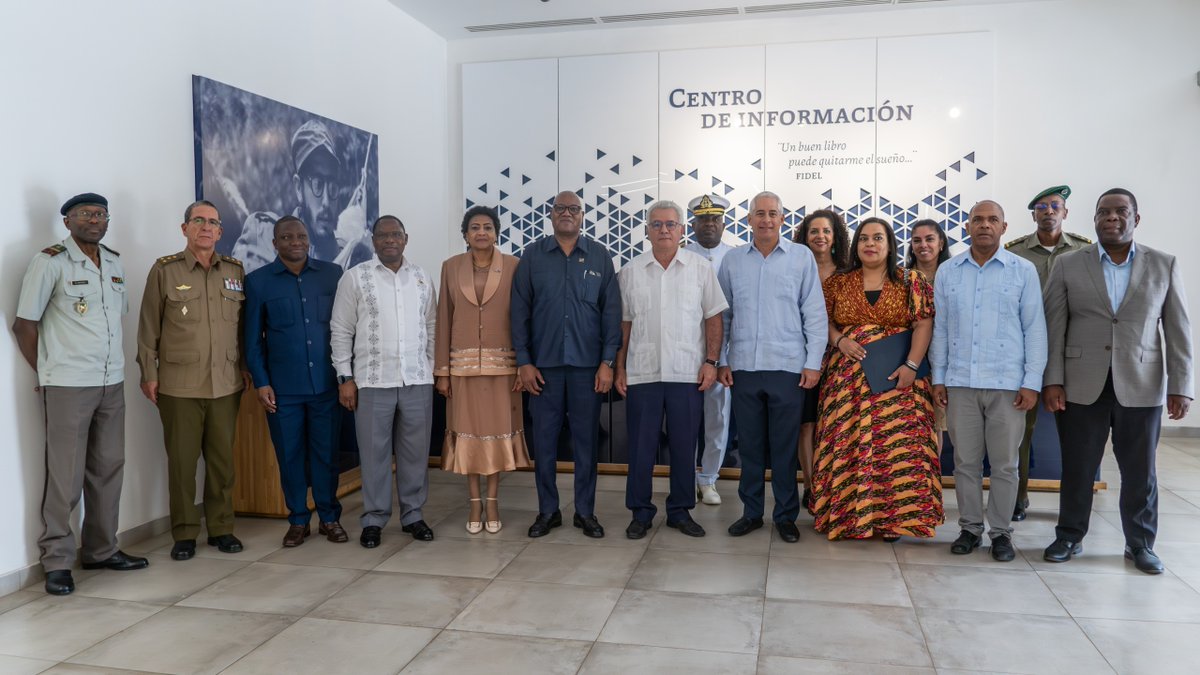 GerardoPPortal's tweet photo. (1/2) Junto a representantes del Cuerpo Diplomático de los países de la @SADC_News, acreditados en Cuba, conmemoramos el Día de la Liberación de África Austral, instituido por la victoria de #CuitoCuanavale, el 23 de marzo de 1988. https://t.co/MOgvQr3qcN