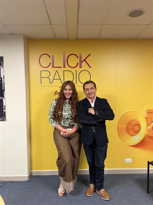 Clickradioudla's tweet image. 📻 Este viernes es feriado… pero no nos vamos del todo 😉

Tenemos podcasts grabados para que sigas conectado 🎧
Y el lunes volvemos con programación al 100% 🔥
👉 Dale play y nos escuchamos #AUnClickDeDistancia

#ClickRadioUDLA #RadioOnline #locutores
