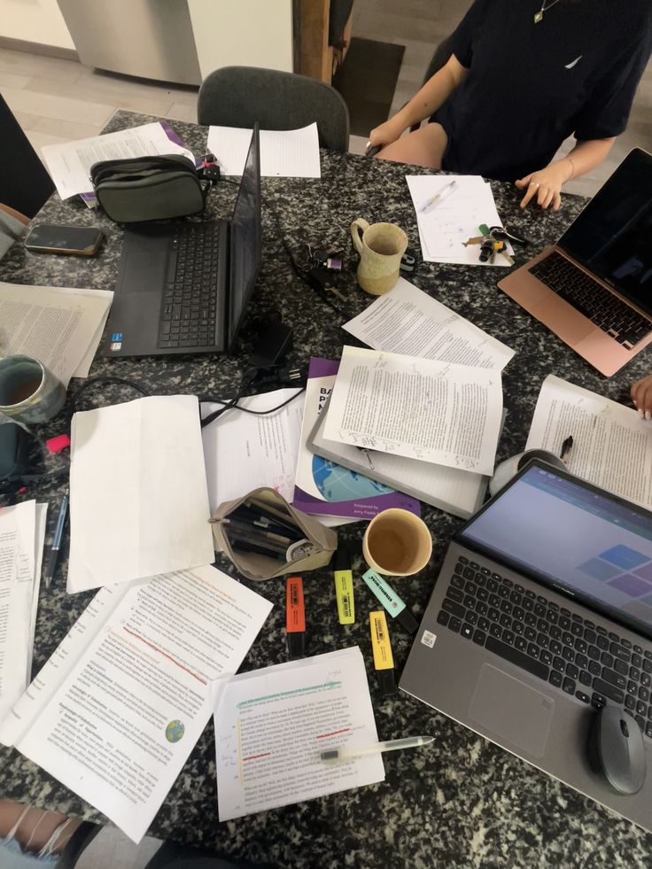 ellie 🀦 tweet media