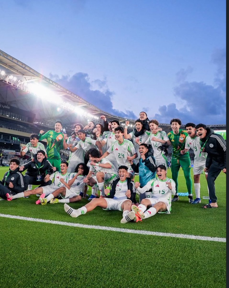 𝐋𝐔𝐂𝐀𝐒 tweet media