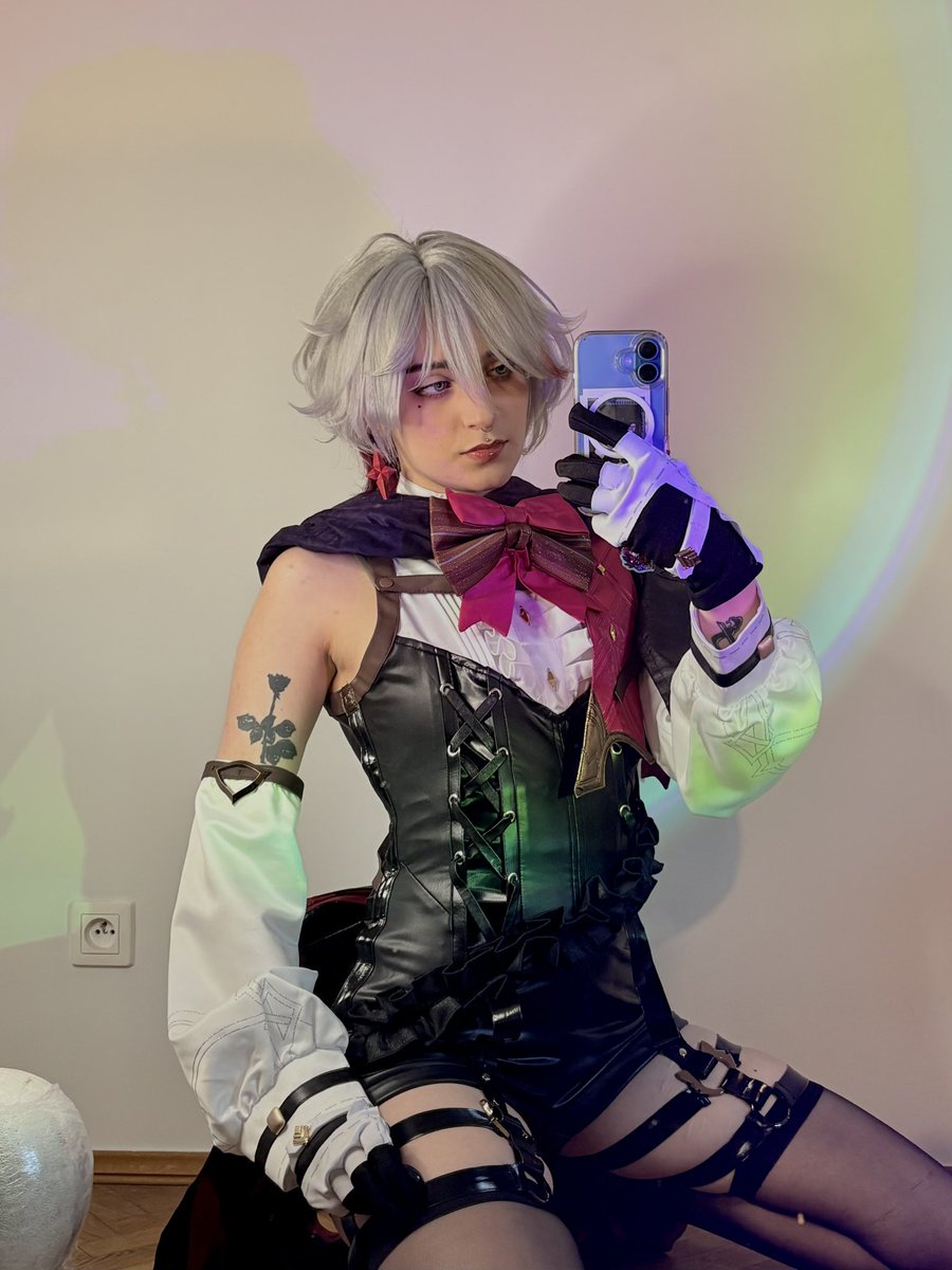 BEE 🎭||faelight yuri pilled|| tweet media