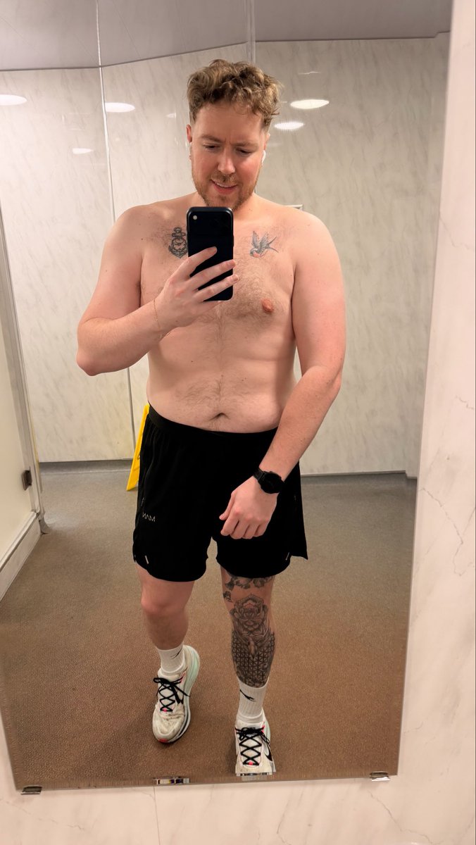 ArronGerrard's tweet photo. Happy with my progress, considering I have to carb load for my long runs every week u til the marathon 🫠🕺 https://t.co/QljWQhmBJH