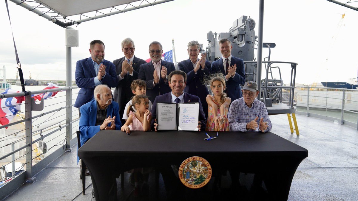 Ron DeSantis tweet media