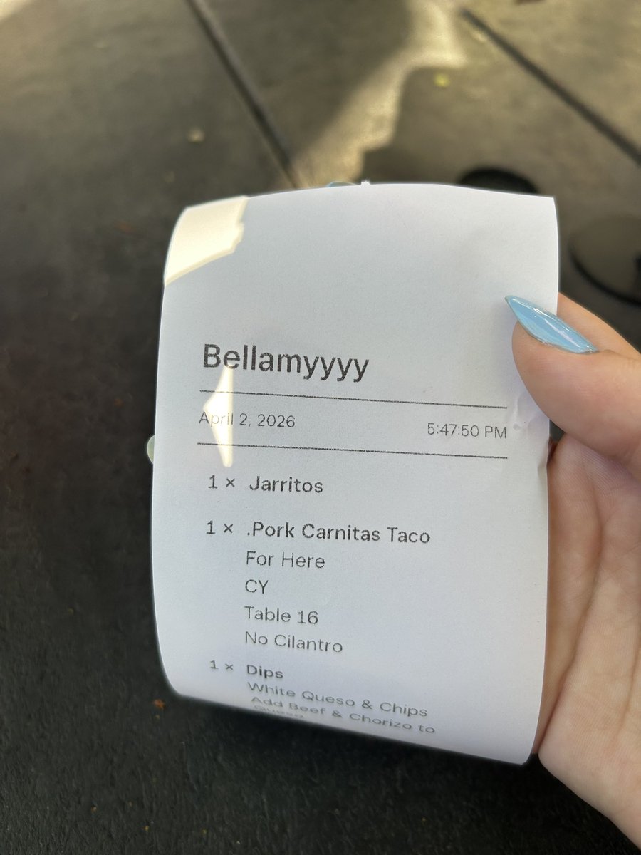 ponypaIs's tweet photo. me and the tacos and the fih https://t.co/q2wad07bBZ