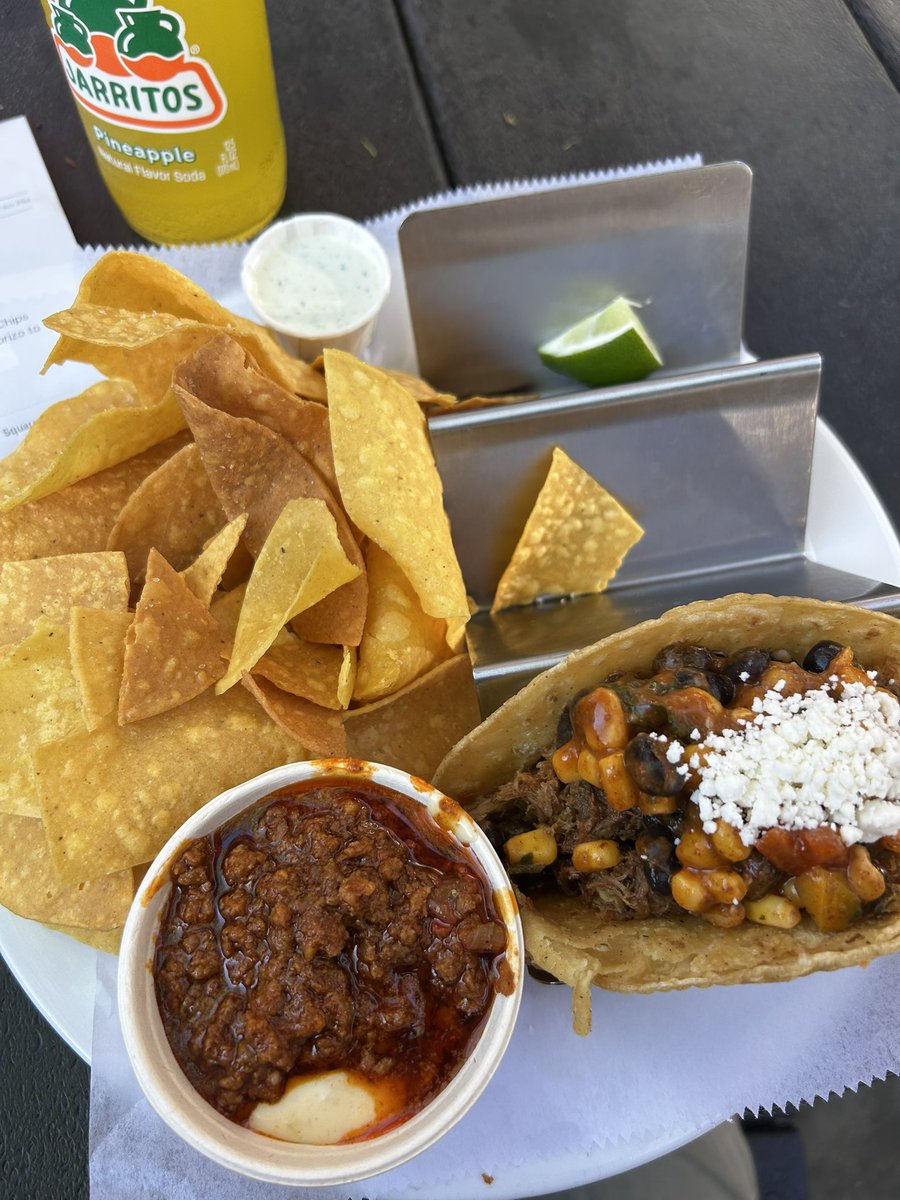 ponypaIs's tweet photo. me and the tacos and the fih https://t.co/q2wad07bBZ