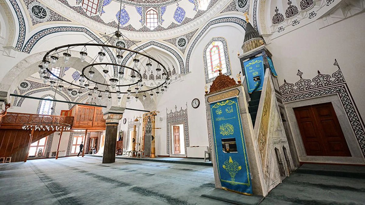 krtlssnr's tweet photo. Savaşların ve acıların yaşandığı, insanlığın barışa hasret kaldığı, zalimlerin Mescid-i Aksâ’da secdeyi engellediği şu günlerde bizlere düşen; Cuma ve ümmet bilincini diri tutmaktır. Hayırlı Cumalar https://t.co/ZGgxv2STNs