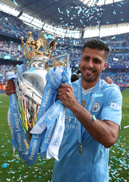 مانشستر سيتي يقدم عرضًا رسميًا لتجديد عقد رودري، الكرة الآن بملعب النجم الإسباني