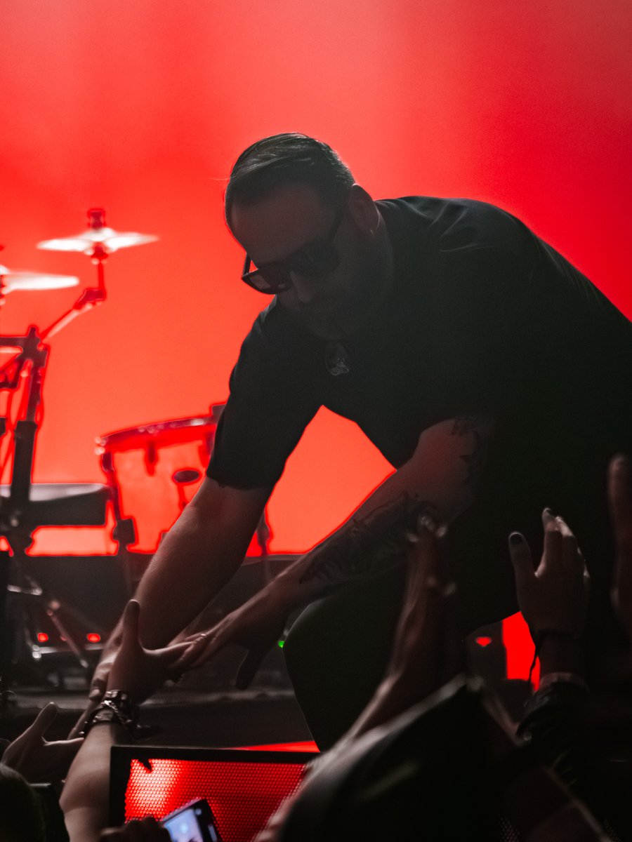 thewarfield's tweet photo. .@_HEALTH_ x @carpenter_brut in SF ❤️

📷 @mediabytb https://t.co/khrazvjbDm