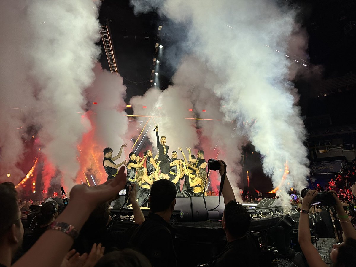 Mell³³ tweet media