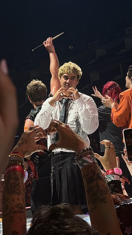 5SOS UPDATES ★ tweet media