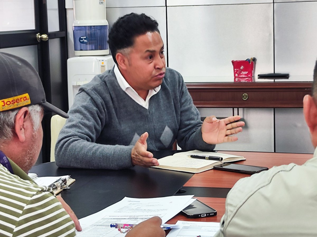 Agricultura_CZ2's tweet photo. #Pichincha| 🤝 Hoy nos reunimos con delegados de la Federación Kayambi.

El objetivo: articular acciones concretas en sus territorios, fortaleciendo el acompañamiento técnico y viabilizando el acceso a nuestros proyectos y servicios.
#ElNuevoEcuador https://t.co/TOpAoDlj2U