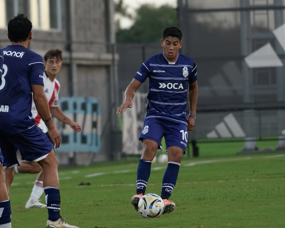 CgeJuveniles's tweet photo. @LPFPlay RESERVA 🐺

🔛 ¡Final del partido!

River 0 - 3 Gimnasia
⚽️ Brian Croce -2-
⚽️ Tiago Azamé

¡Vamos los pibes! 🐺 https://t.co/37dHl1jlKt