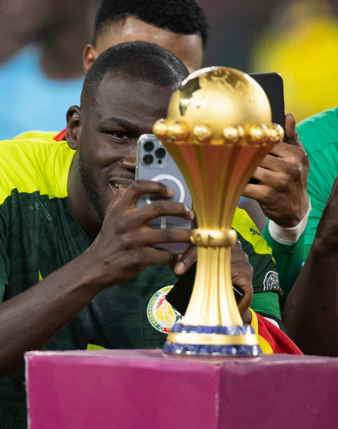 خاليدو كوليبالي: "قبل أيام، جاء ياسين بونو وقال لي 'لم تعد بطل إفريقيا'، ظننته يمزح، ثم تفاجئت ببيان الإتحاد الإفريقي...