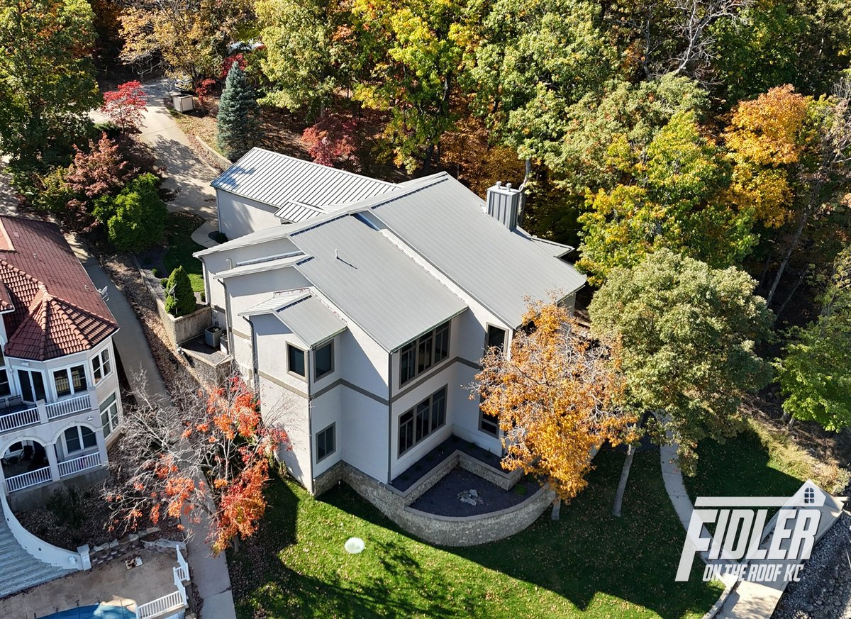 FidlerKC's tweet photo. The words “metal roofing” can conjure images of warehouses or barns. While those are a few applications, they're not the only ones. Standing-seam refers a stylish and durable interlocking roofing system with decades of longevity. 
https://t.co/Nb3d36e5fB • 816.298.5648 https://t.co/XUQ4arrjya