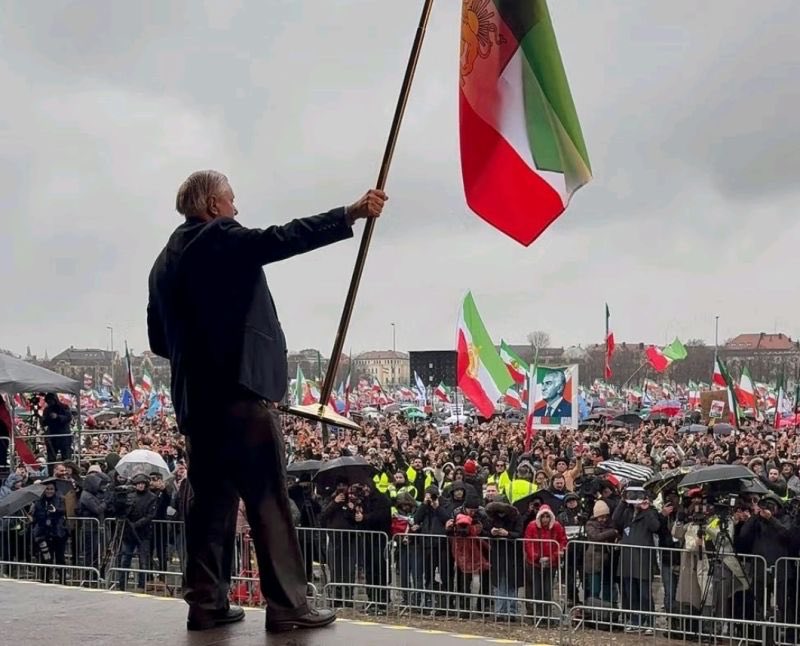 فَـــــرا tweet media