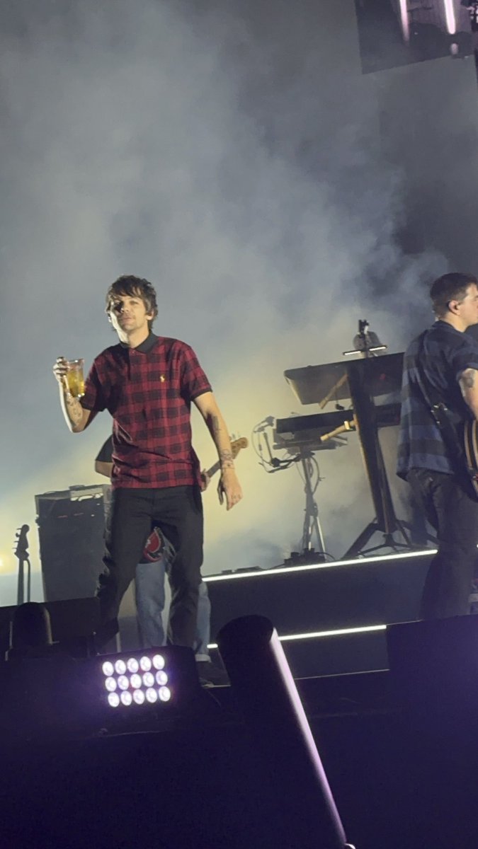 toni 🦈 tweet media