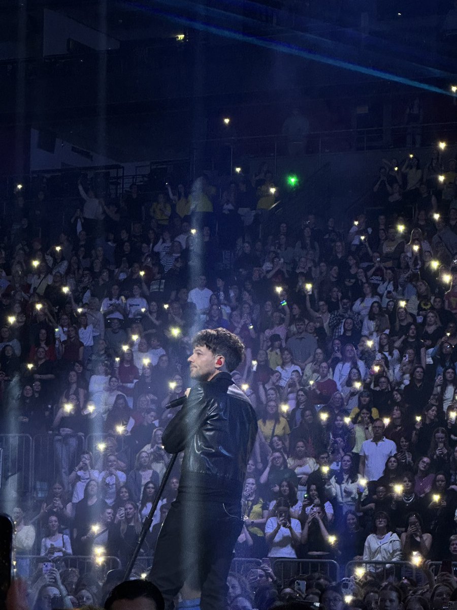 toni 🦈 tweet media