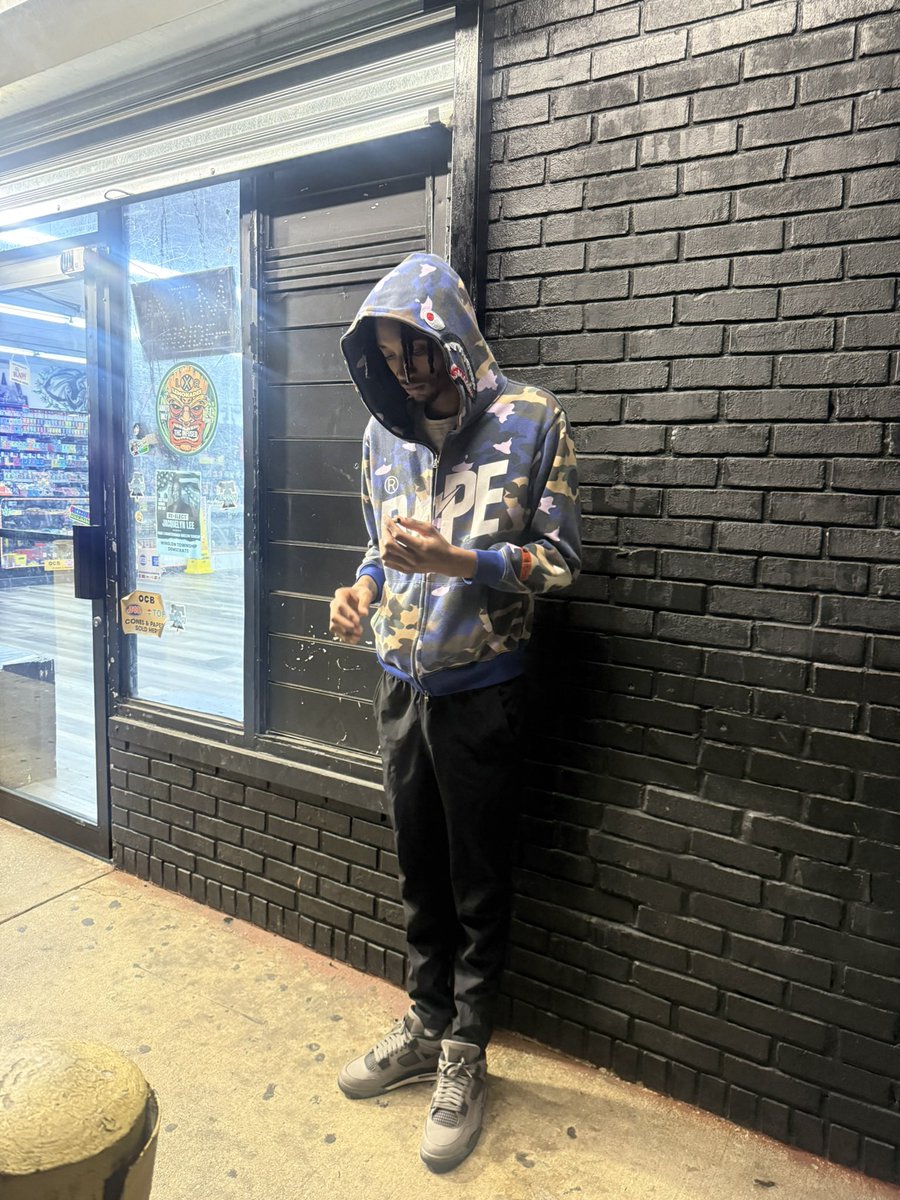 baehelpcash's tweet photo. lost https://t.co/xDLIeDmNnq