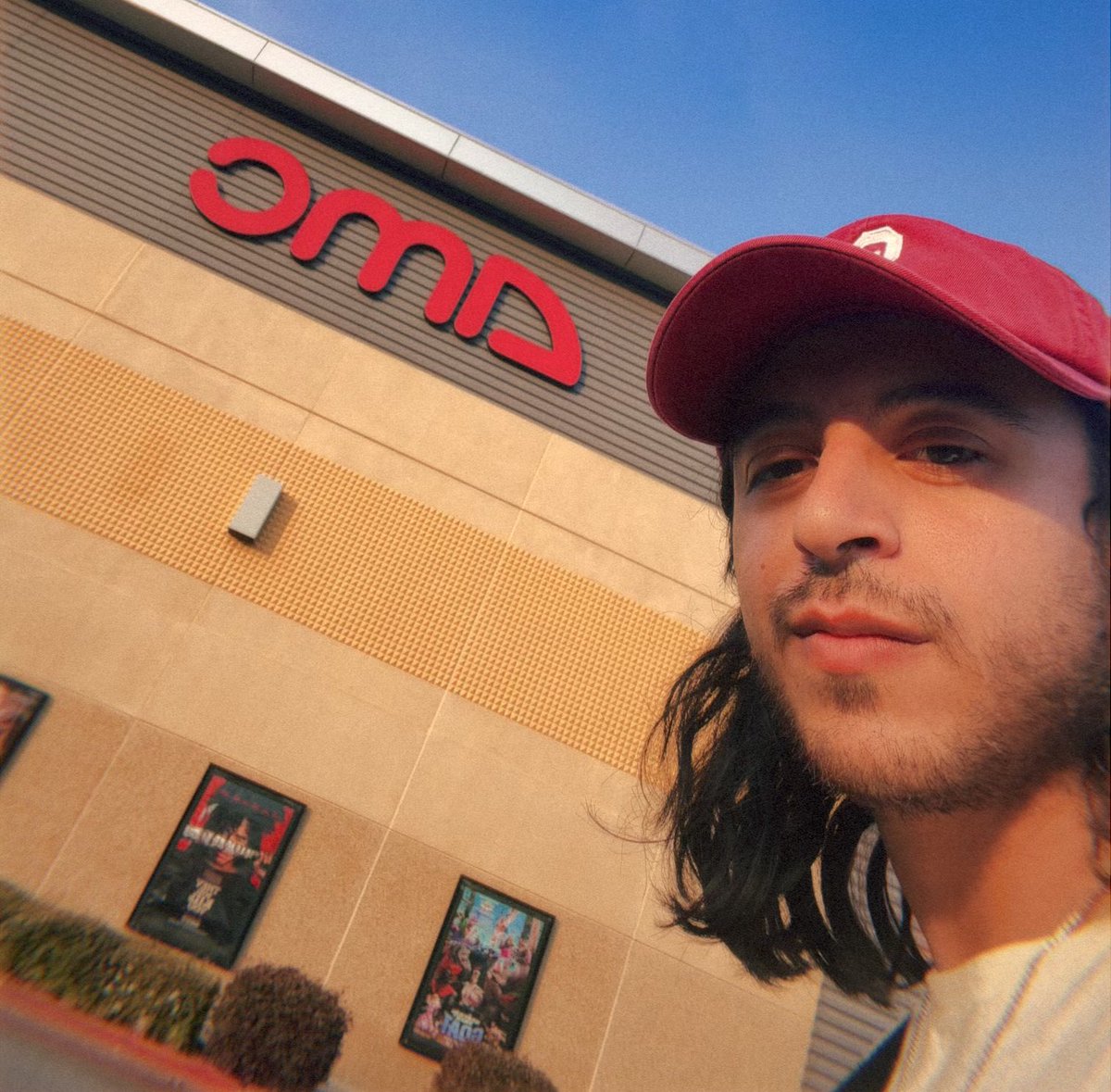 van watches movies tweet media