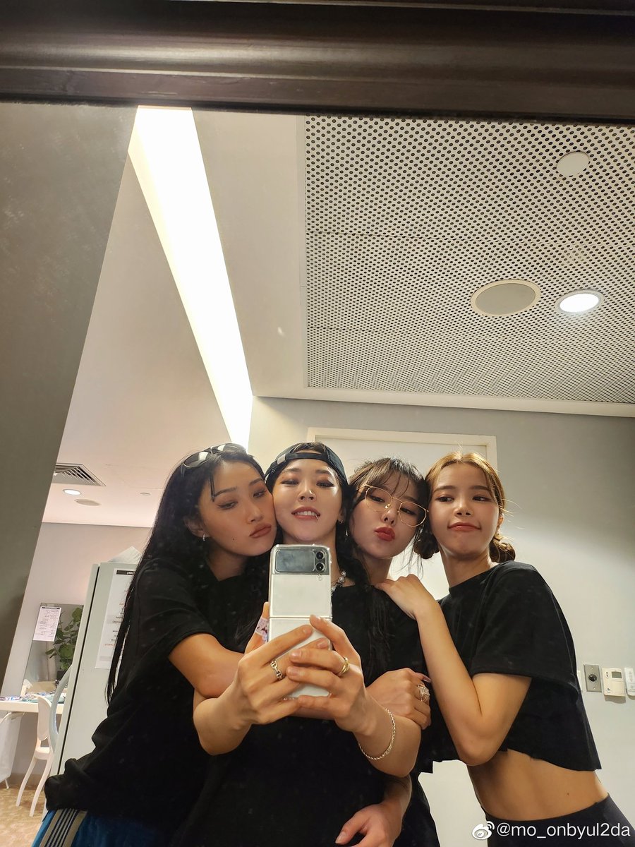 yongtinybear's tweet photo. i will be expecting these at every single tour stop, thank you https://t.co/a2250jUkm8
