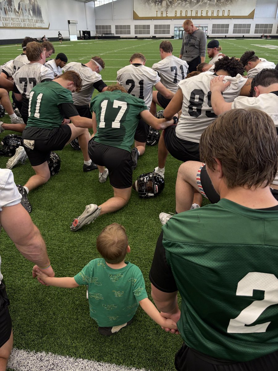 Will Francis tweet media