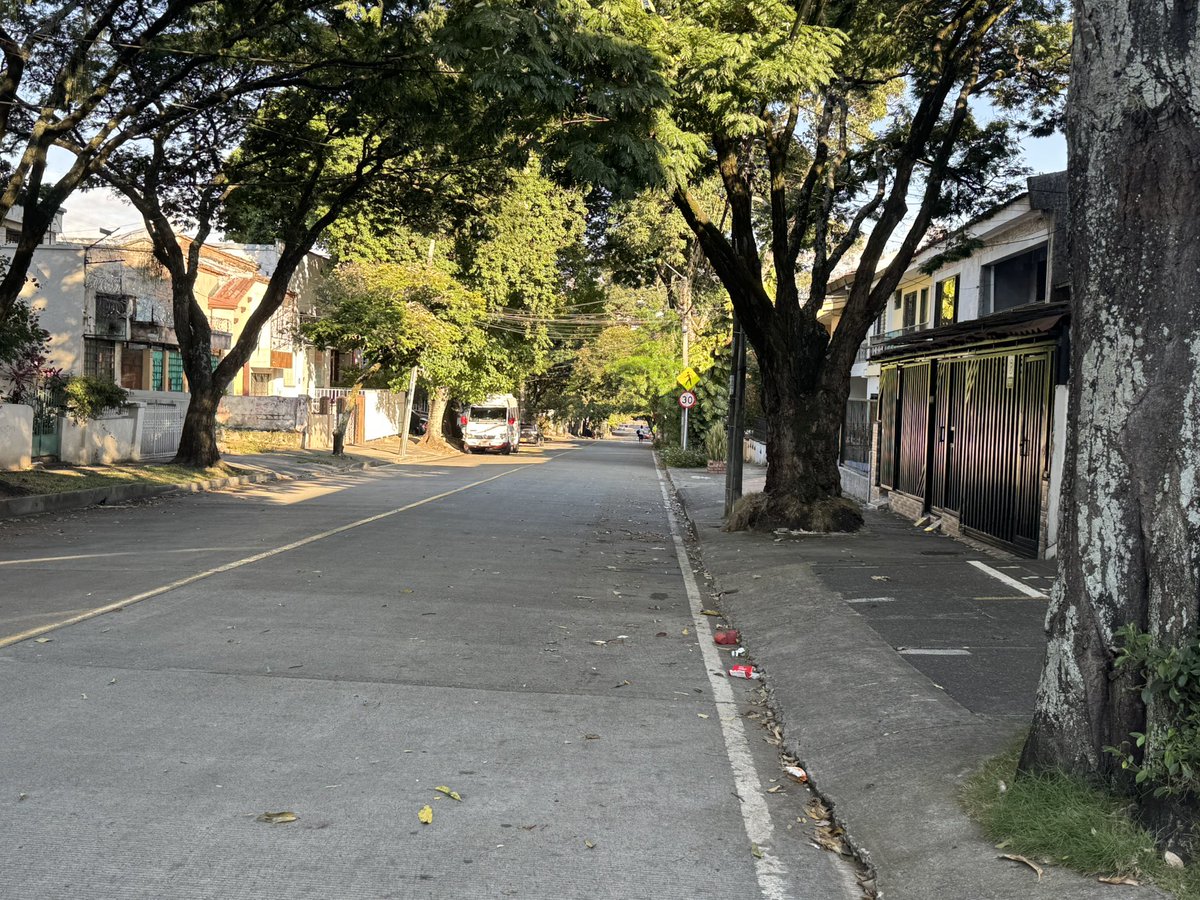 RodriguezR_JC's tweet photo. A mi barrio de los viejitos pensionados, pájaros cantando, grillos y casas grandes dámelo siempre. https://t.co/ImtiScxLU2