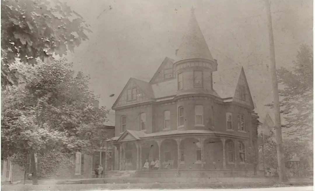 MrsMainFrame's tweet image. Some other old houses/buildings in our hometown #tartarian #mercuryballs #freeenergy