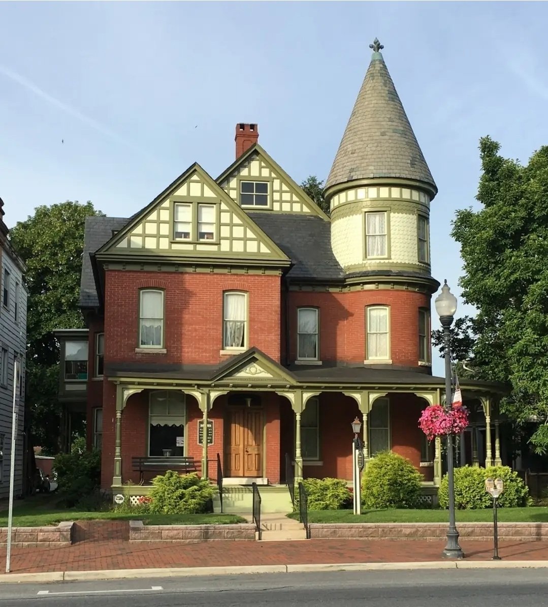 MrsMainFrame's tweet image. Some other old houses/buildings in our hometown #tartarian #mercuryballs #freeenergy