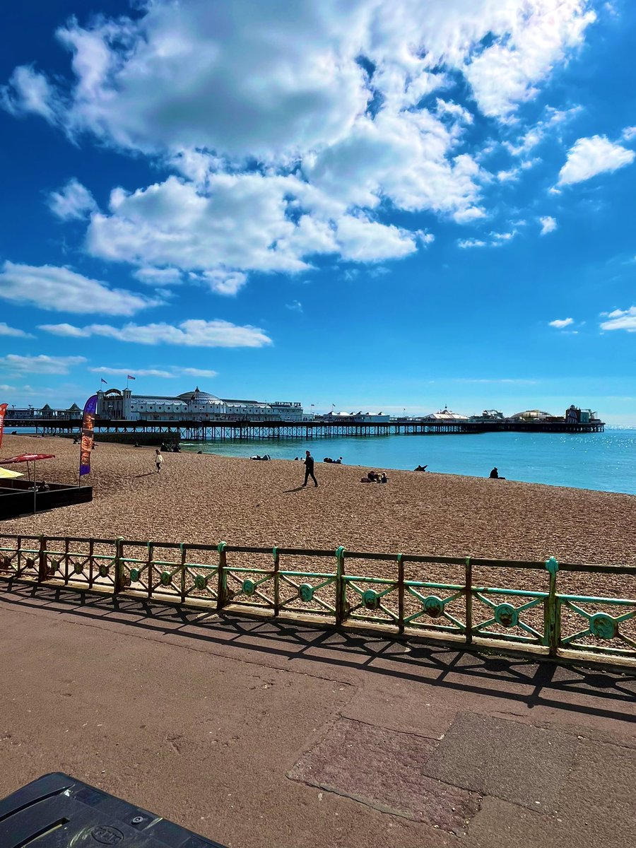 Maynz841's tweet image. Took a Trip to the coast today and came across this dope street art 🖼️ 🫟🎨🖌️🧑‍🎨

Would love to invite @DanLish1 for a cool discussion on Street Art and maybe his views and visions for Digital Art would be 🔥

#Brighton #Gallery #Seaside #Art