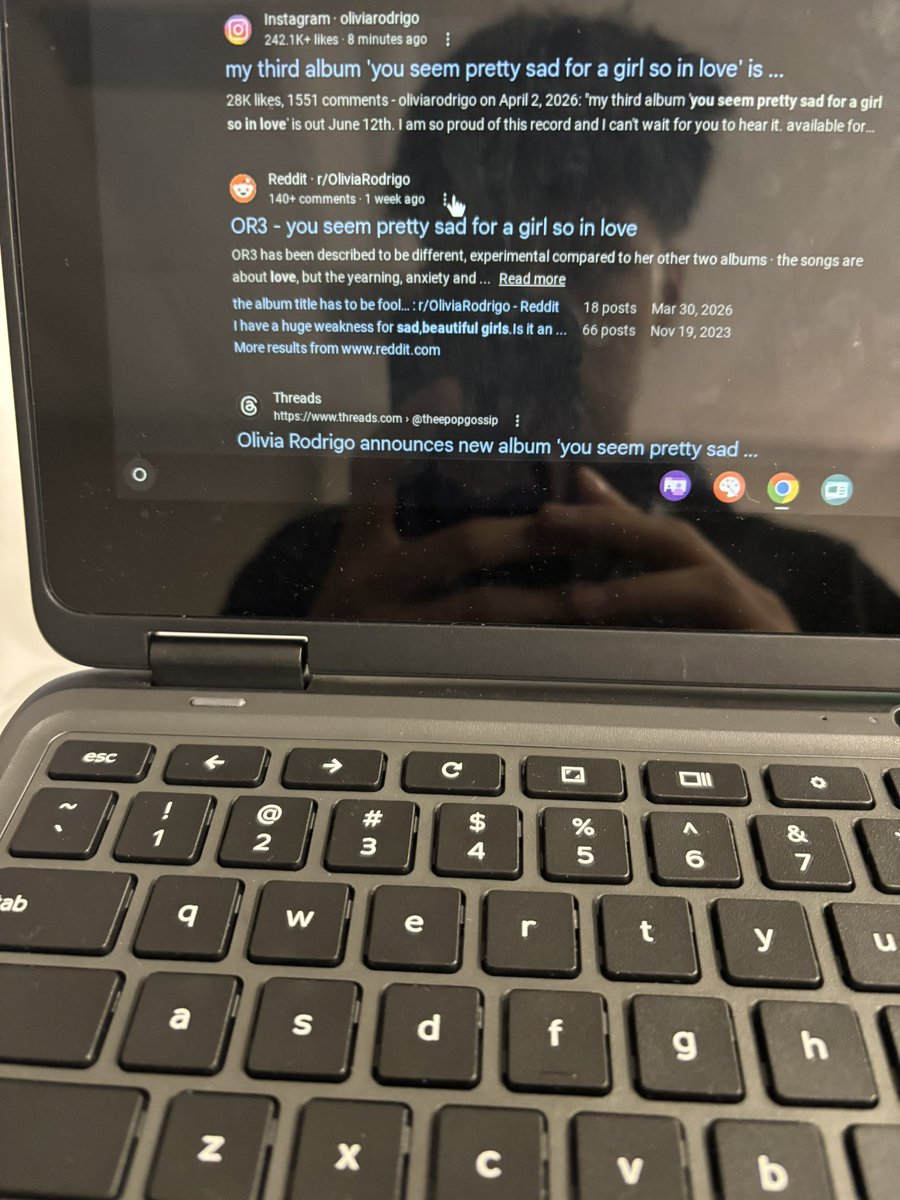 jay IS PRETTY SAD FOR A BOY SO IN LOVE🩷🎸 tweet media