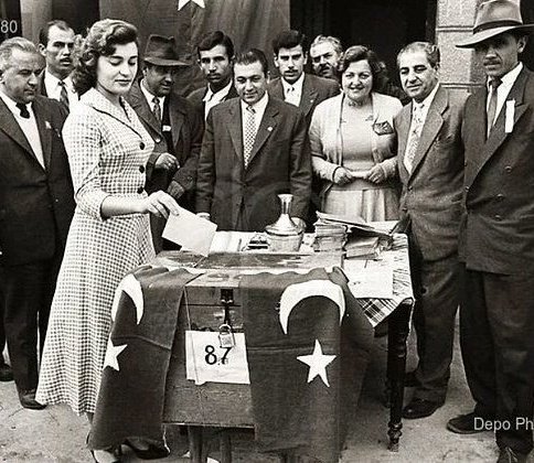 SMEYDAN's tweet photo. Atatürk'ün aşama aşama inşa ettiği  Laik Cumhuriyet, 3 Nisan 1930'da 1580 Sayılı Belediye Kanunu ile yerel yönetimlerde (belediyelerde) Türk kadınına seçme ve seçilme hakkı tanıdı. https://t.co/VgKYf8ug93