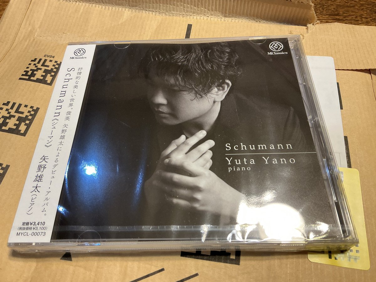leotamam's tweet photo. 一昨日返品手続きしたら一昨日のうちに発送されて
昨日のうちに綺麗なものが届きました。
アマゾン対応が早い！
でも、破損した時と全く同じ、養生もなく
写真の封筒に生で入れているだけ。
商品を大切にしない会社なんだなという印象です。 https://t.co/QB6NqkYQtq