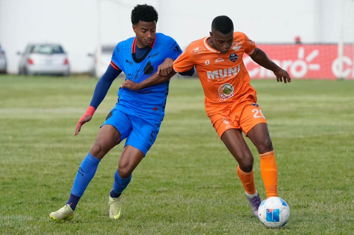 luilopezgt's tweet photo. 🔝 Municipal es líder
Victoria 1-2 ante Achuapa en el Winston Pineda.
⚽ Rudy Muñoz
⚽ Alejandro Cabeza
⚽ Carlos Mejía (pen)
📊 Los rojos llegan a 28 pts y se colocan en la cima del Clausura 2026. https://t.co/GkErBxbJPx