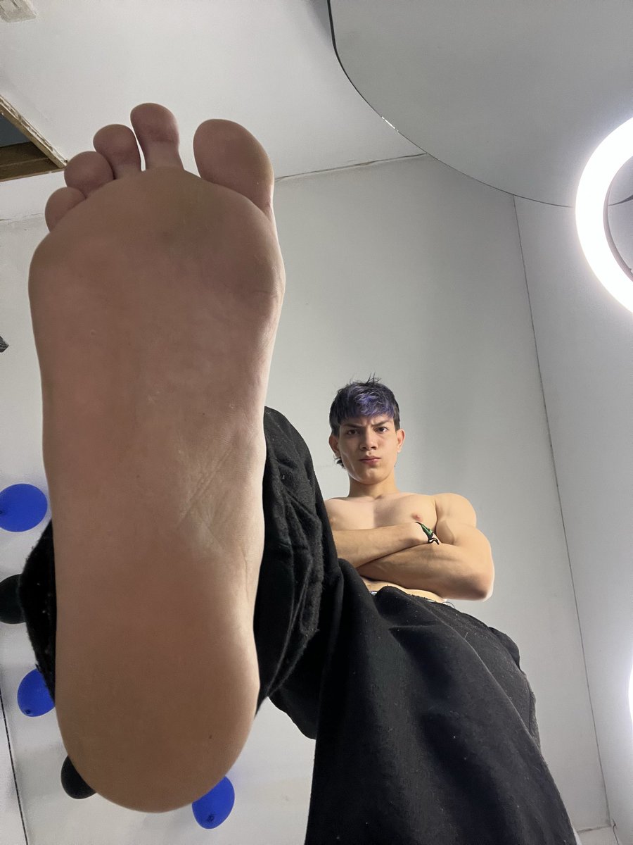 Master_Luwi's tweet photo. Thank me as I crush you and take what’s mine.. 😠🦶🏻

#findom #moneyslave #cashmaster #paypig https://t.co/ekCjkZELGM