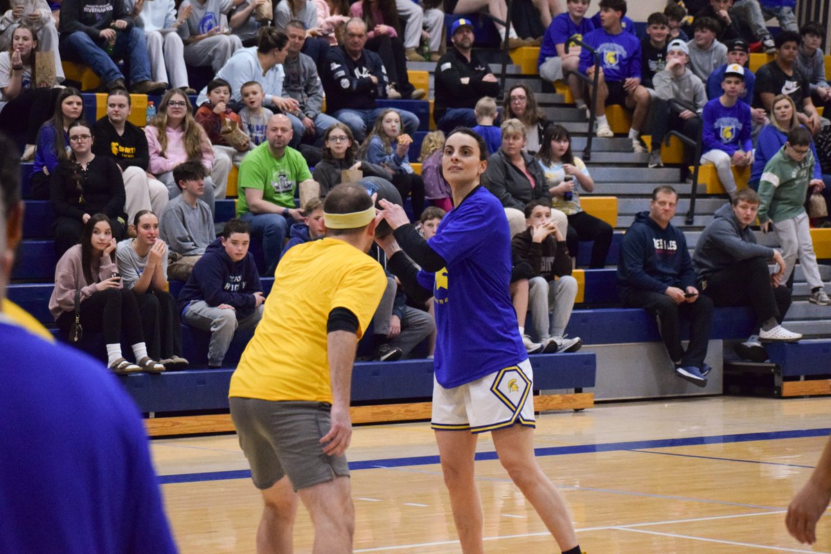 MECSDSpartans's tweet photo. What an incredible turnout for our annual A2A Teachers Vs. Teachers basketball game!

From dunks to 3's from downtown, this was the perfect way to kick off Spring break!

All money raised at this charity event supports local families in need. https://t.co/CRQhb5Ay0L