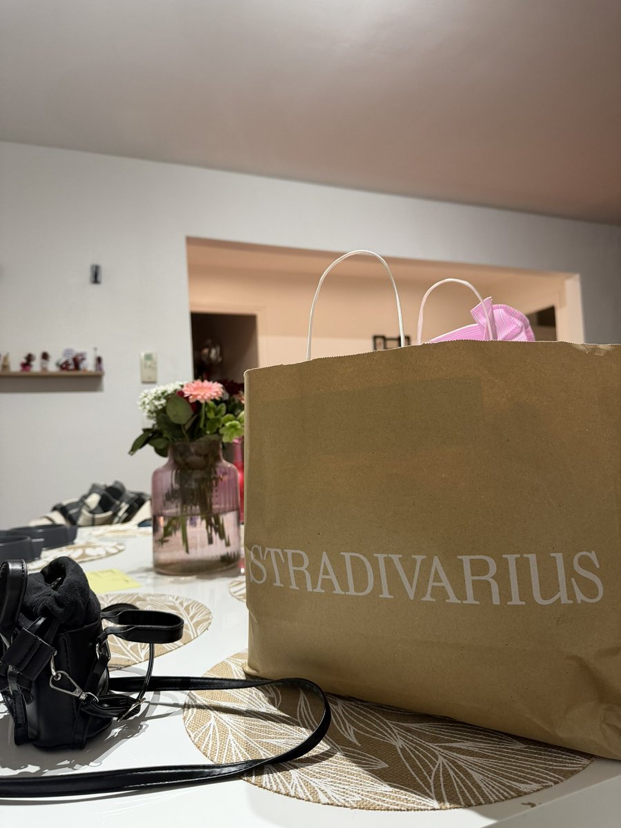 renagodess's tweet photo. journée shopping encore une fois pour votre maîtresse, où sont les poubelles à tickets ? 🛍️🫰🏼

(paysafe,revolut) 💶

#soumis #domina #findom #atmhuman #feetgram #feminisation #feetfetısh #moneyslave #socksnifer https://t.co/xjhwKcso1E