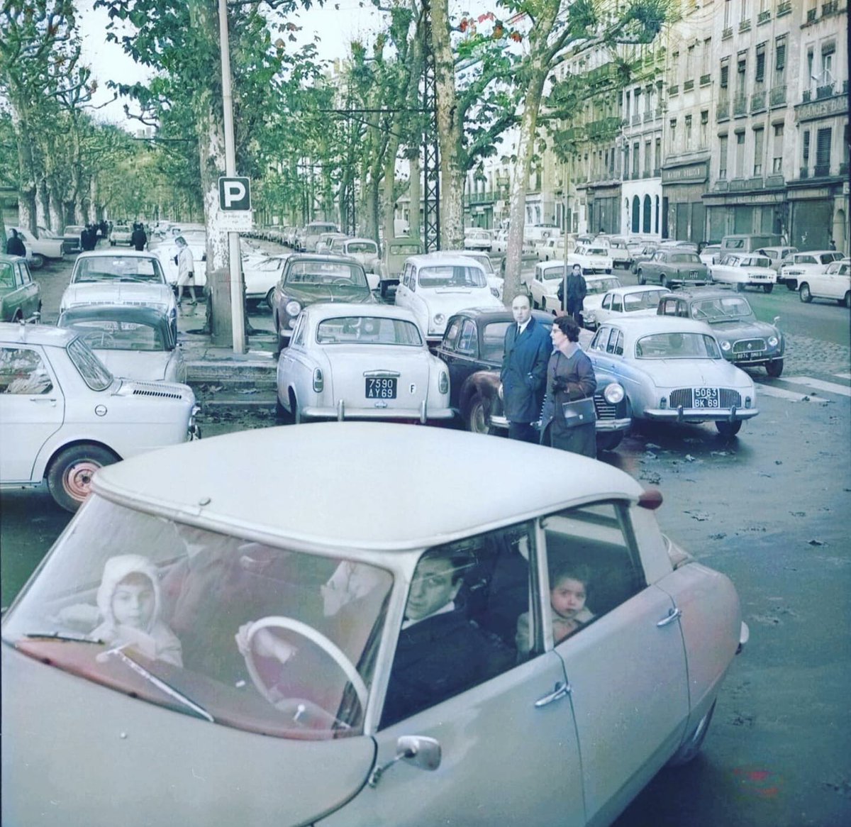 LyonStrates tweet media