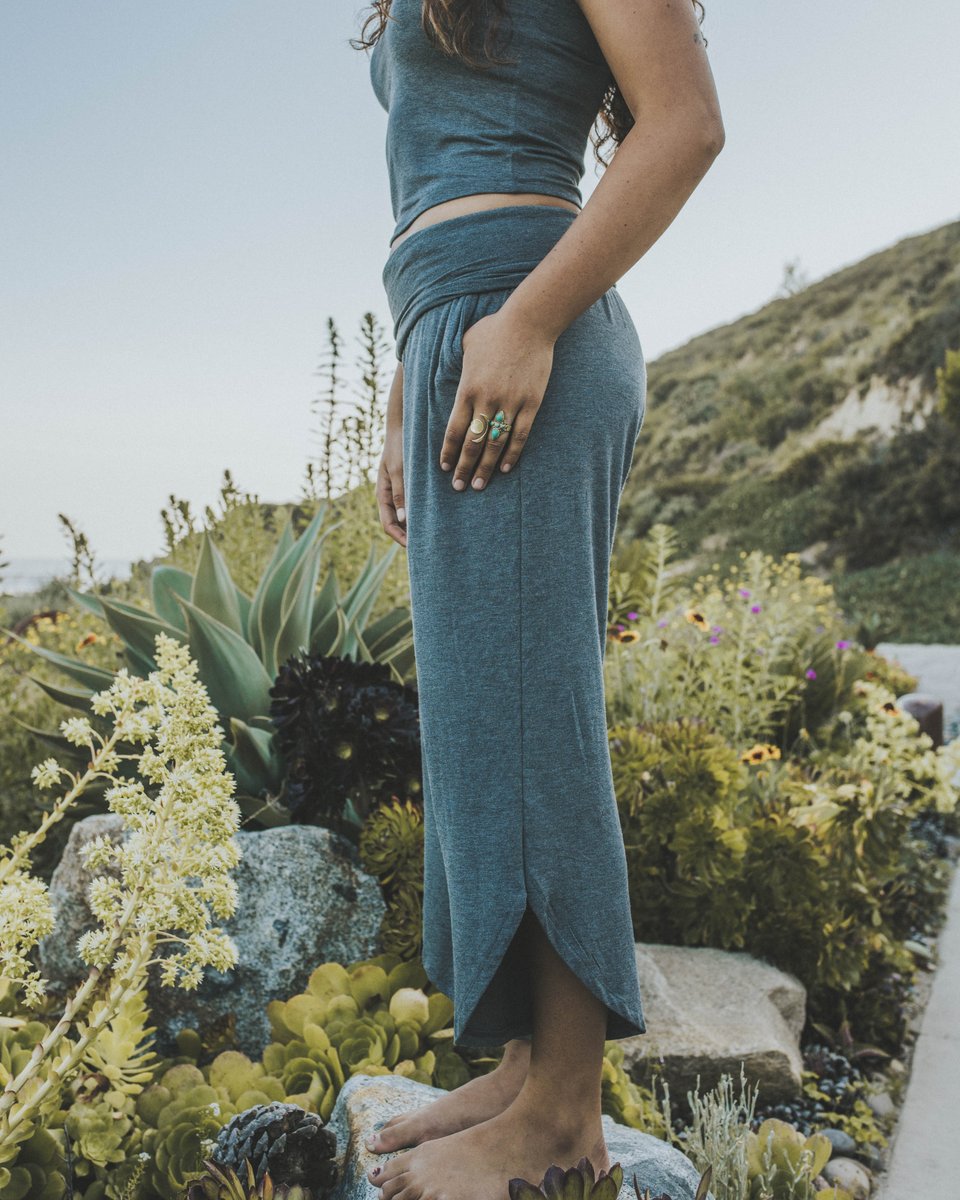 slightlybuddha's tweet image. Worn, loved, lived in 🤍
There’s nothing better than pieces that move through life with you.

#communitylove #realstyle #everydaywear #comfortfirst #softessentials #bamboofabric #livedin #wellnessbrand #authenticliving