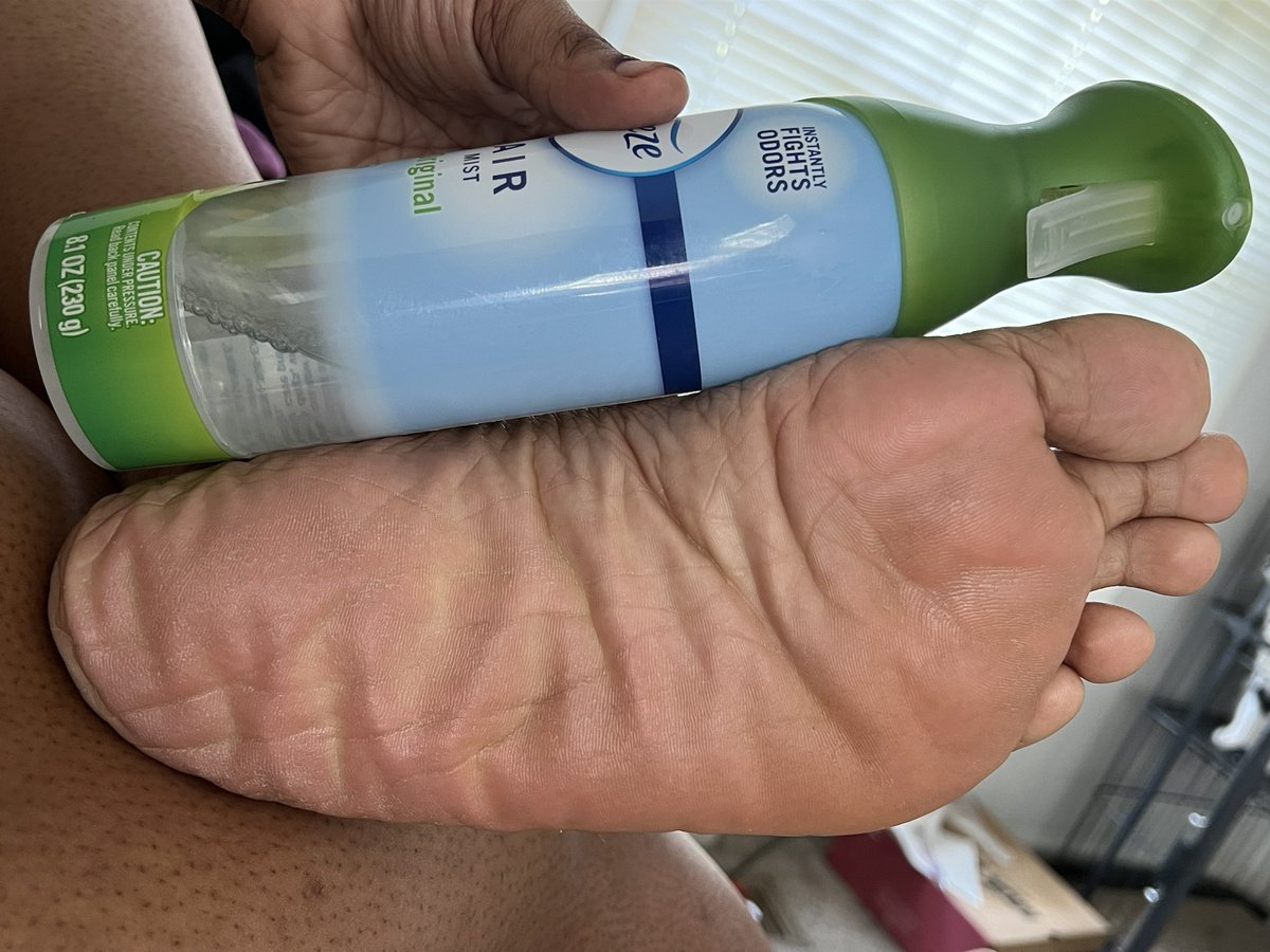 Feet_Feet13's tweet photo. Fat soles 
My feet are so large and so wide 
Here’s a size comparison 
#bigfeet
#feetworshi̇p 
#footfetısh https://t.co/xx0sKWkbF8